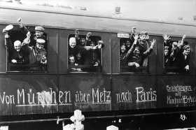Soldats allemands à bord du train qui les mène au front, 1914