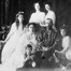 Le tsar Nicolas II et sa famille en 1914 : le tsar passe pour le protecteur des populations slaves d’Europe de l’Est.