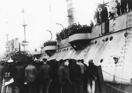 Rassemblement de matelots à Kiel 